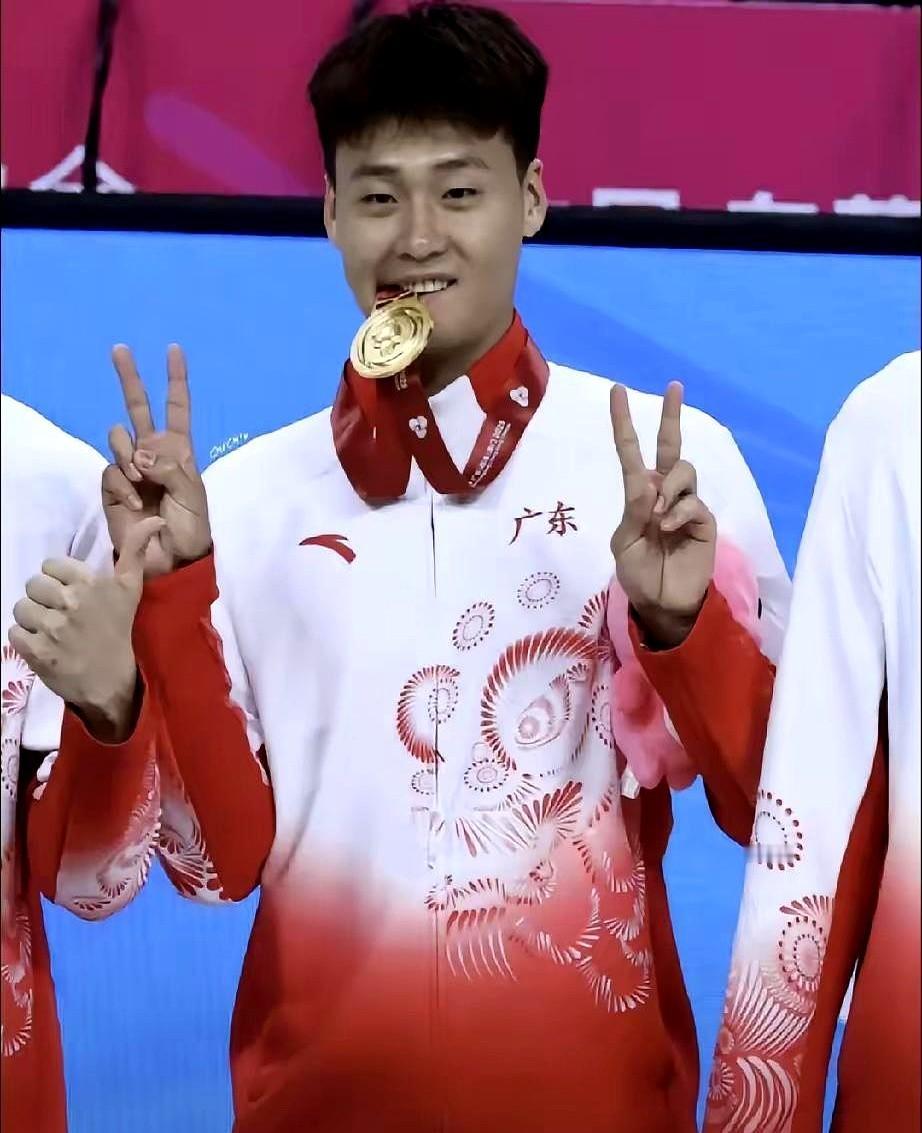 赵睿这小子真够意思，全运会夺冠后揣着奖金直接找上了当年自掏腰包给他买球鞋的教练。