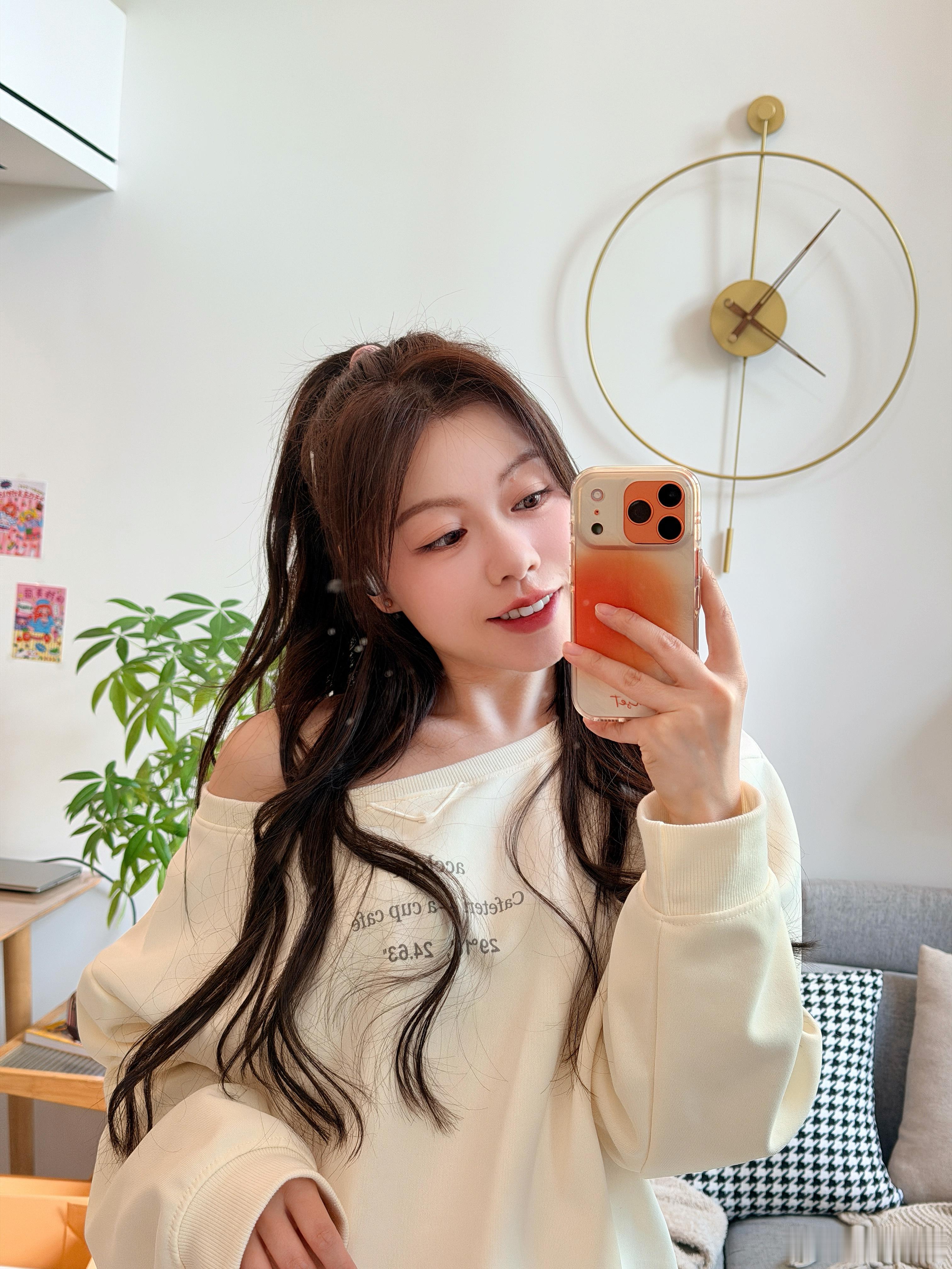 手机涨价热搜一看，心凉半截我的旧手机突然变香了感觉还能再战三年其实不是厂商乱涨