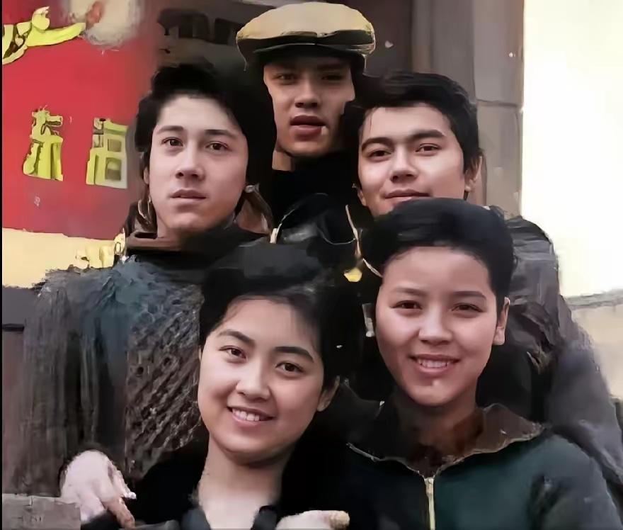 蔡国庆年轻时顶级神颜，有点像蒙古族长相。