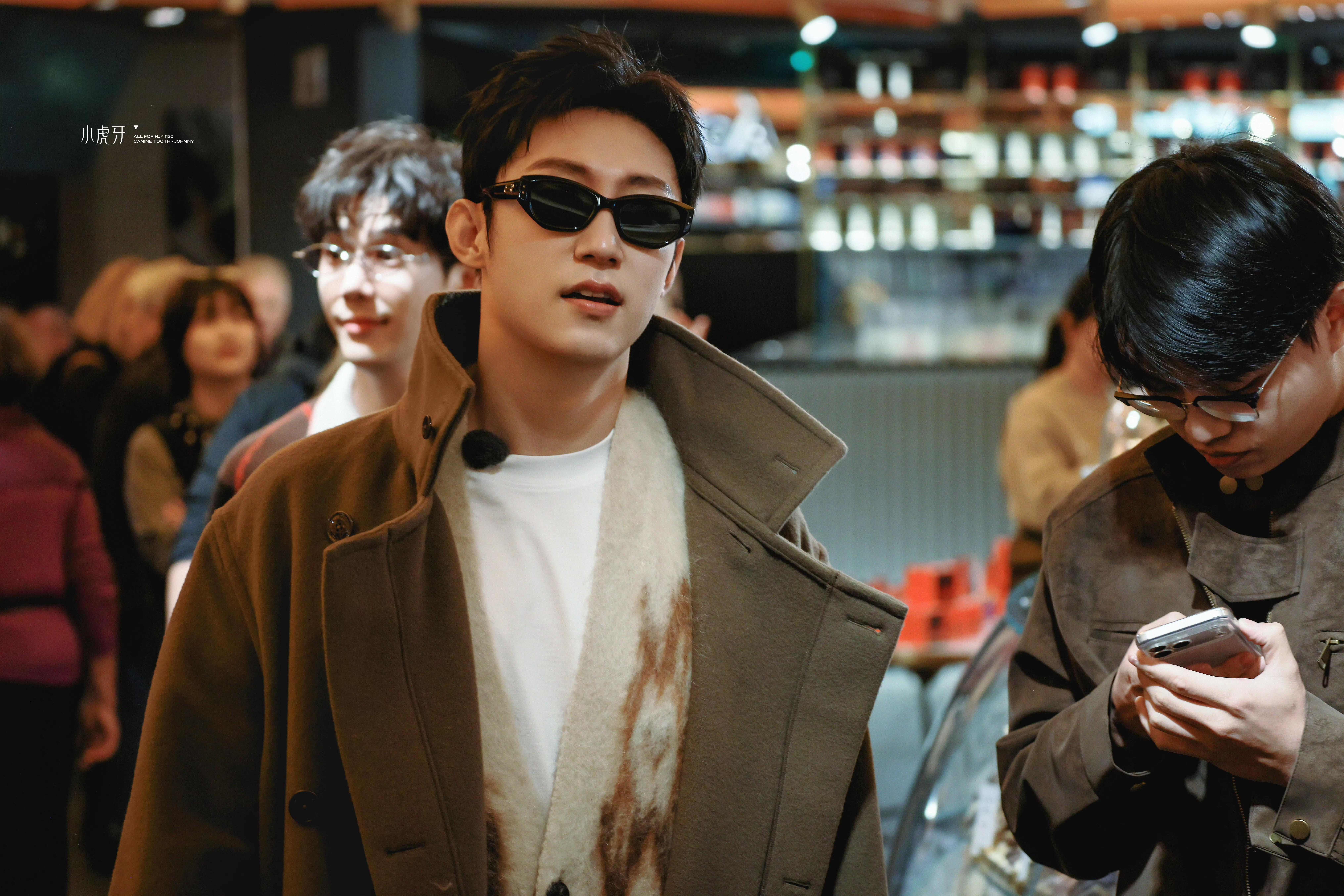 黄景瑜把综艺录成时装周了黄景瑜把综艺录成时装周黄景瑜棕色大