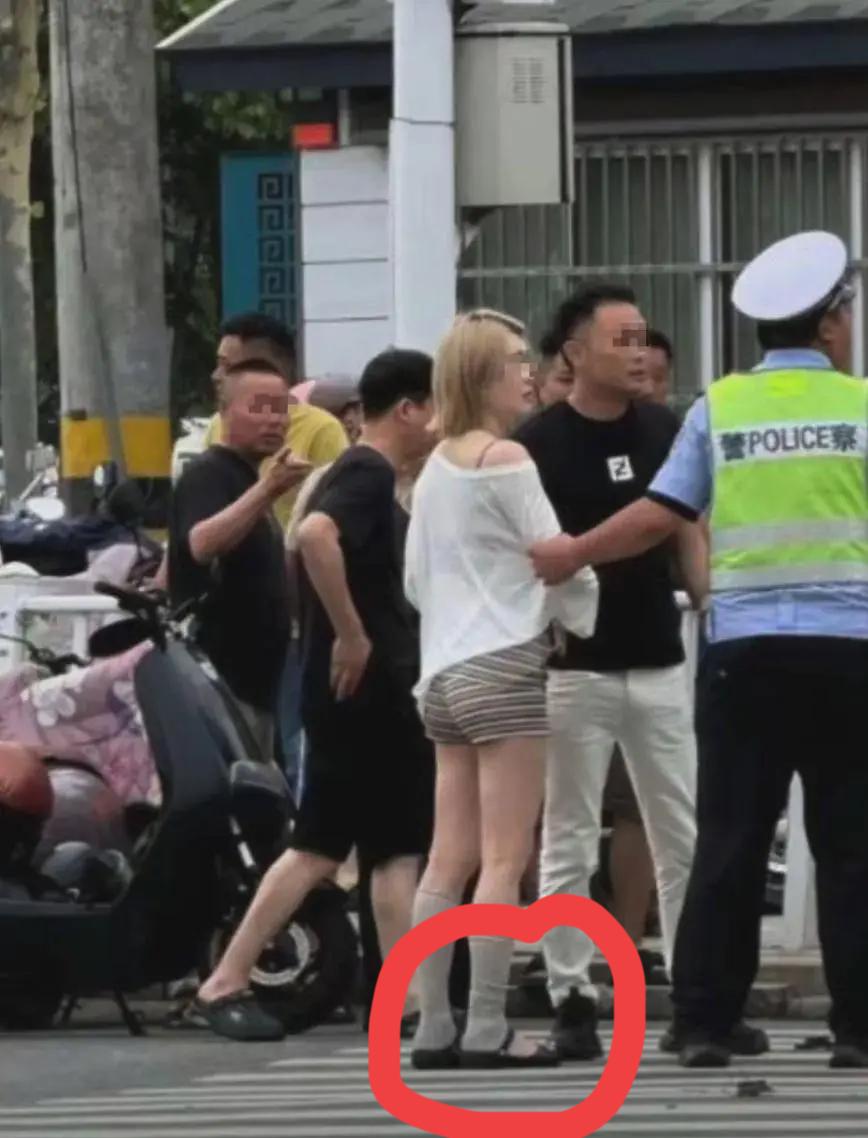 这名肇事女司机的话，让我不寒而栗！面对两死一伤的惨剧她却让交警快处理她还要去