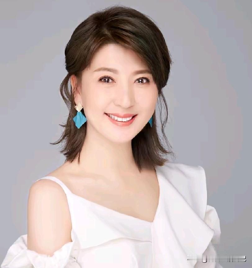 闫学晶的儿子林傲霏毕业于中央戏剧学院。闫学晶的继女林傲雪毕业于中央戏剧学院。