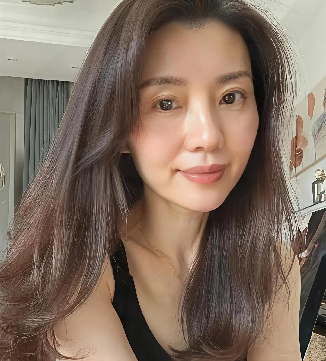我观察过不少一辈子没结婚的人。过了四五十岁，男女之间的差别，大得让人意外。先