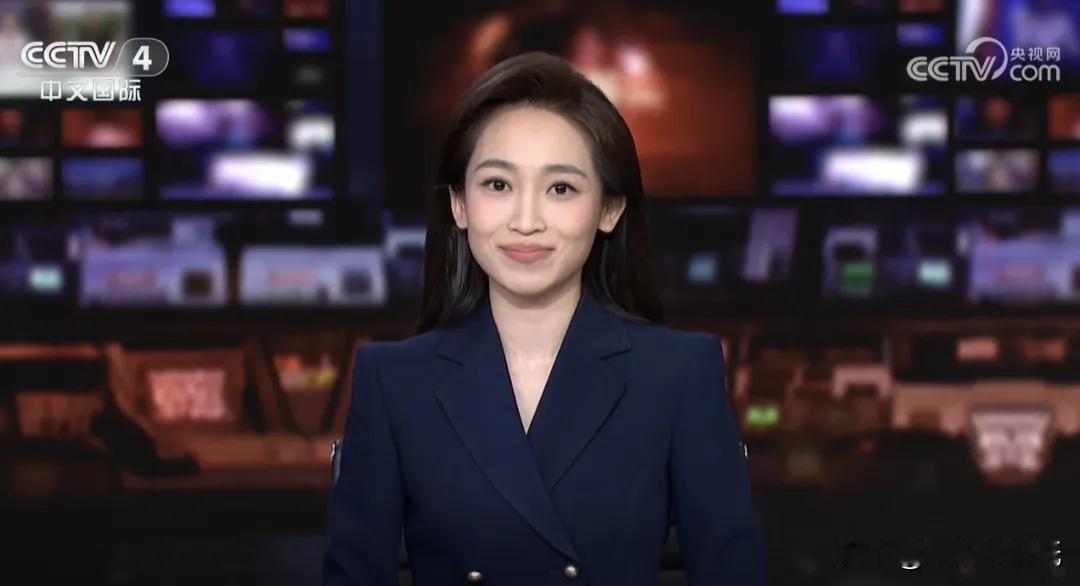 央视迎来美女新主播！昨天换台看到央视《中国新闻》新面孔，差点以为央视搞了女团选秀