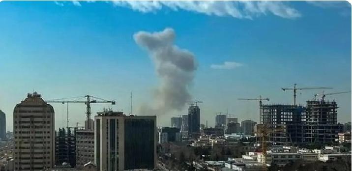 伊朗反击取得重大战果！一，伊朗导弹摧毁美国位于卡塔尔的美军雷达，探测距离五千公