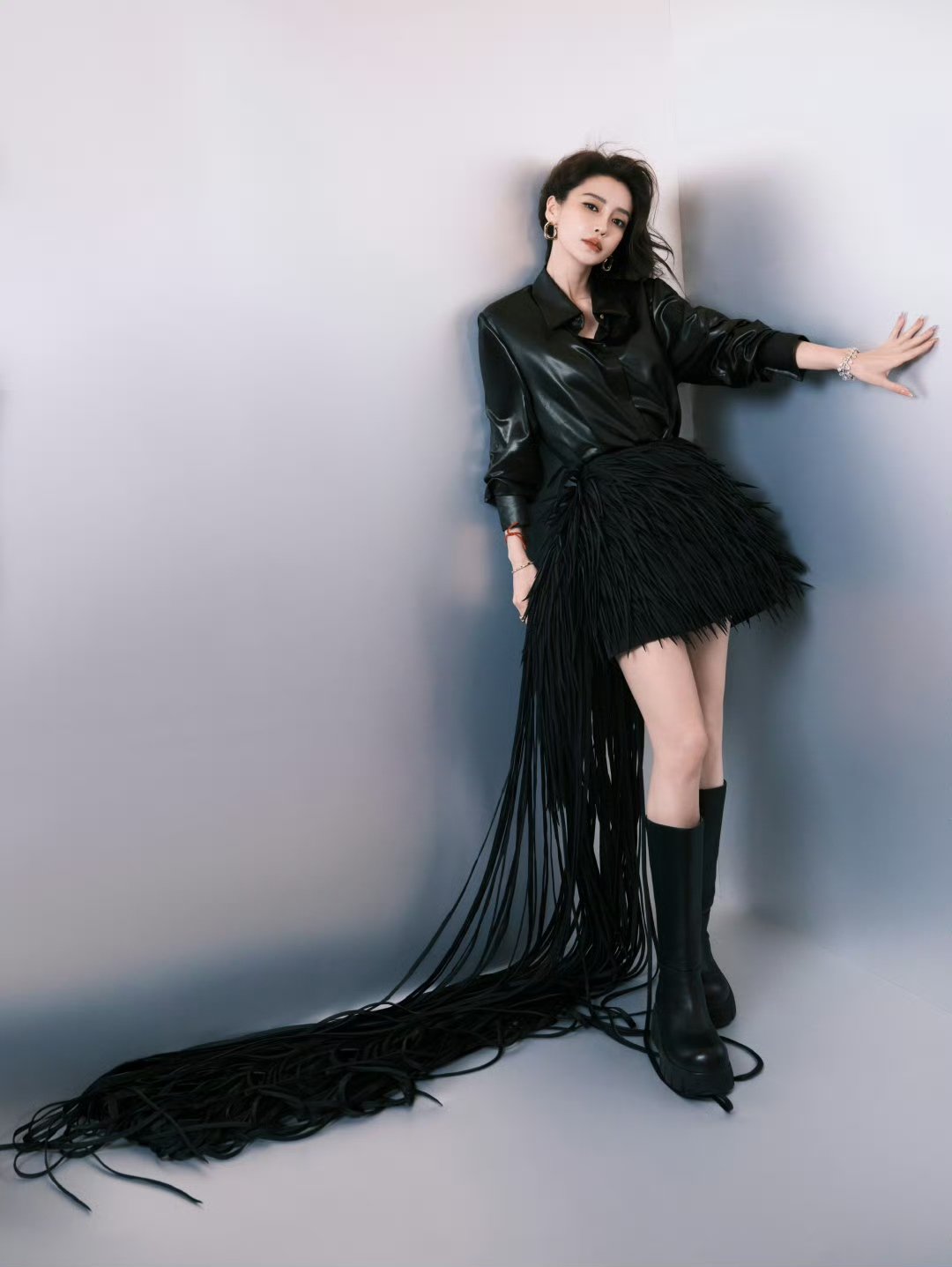Angelababy流苏拖尾Angelababy皮质流苏衣摆女神太美了，流苏拖尾