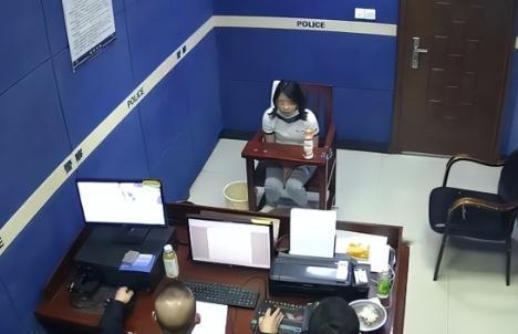 江苏张家港，一女接警员报警称自己的丈夫在嫖娼，希望安排警员过来协助抓人，然而中途