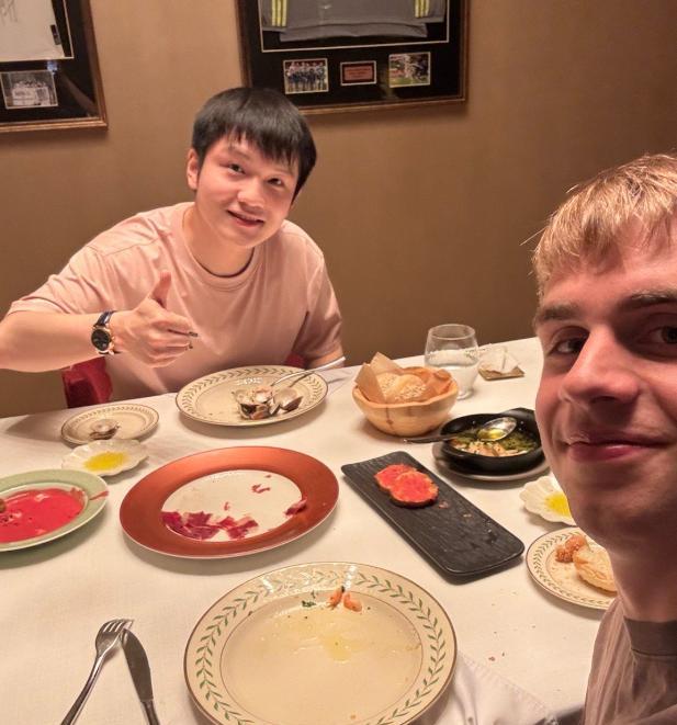 好家伙！莫雷加德为了庆祝奥运会夺银，专门找到樊振东吃饭！哈哈，这下有意思了，奥