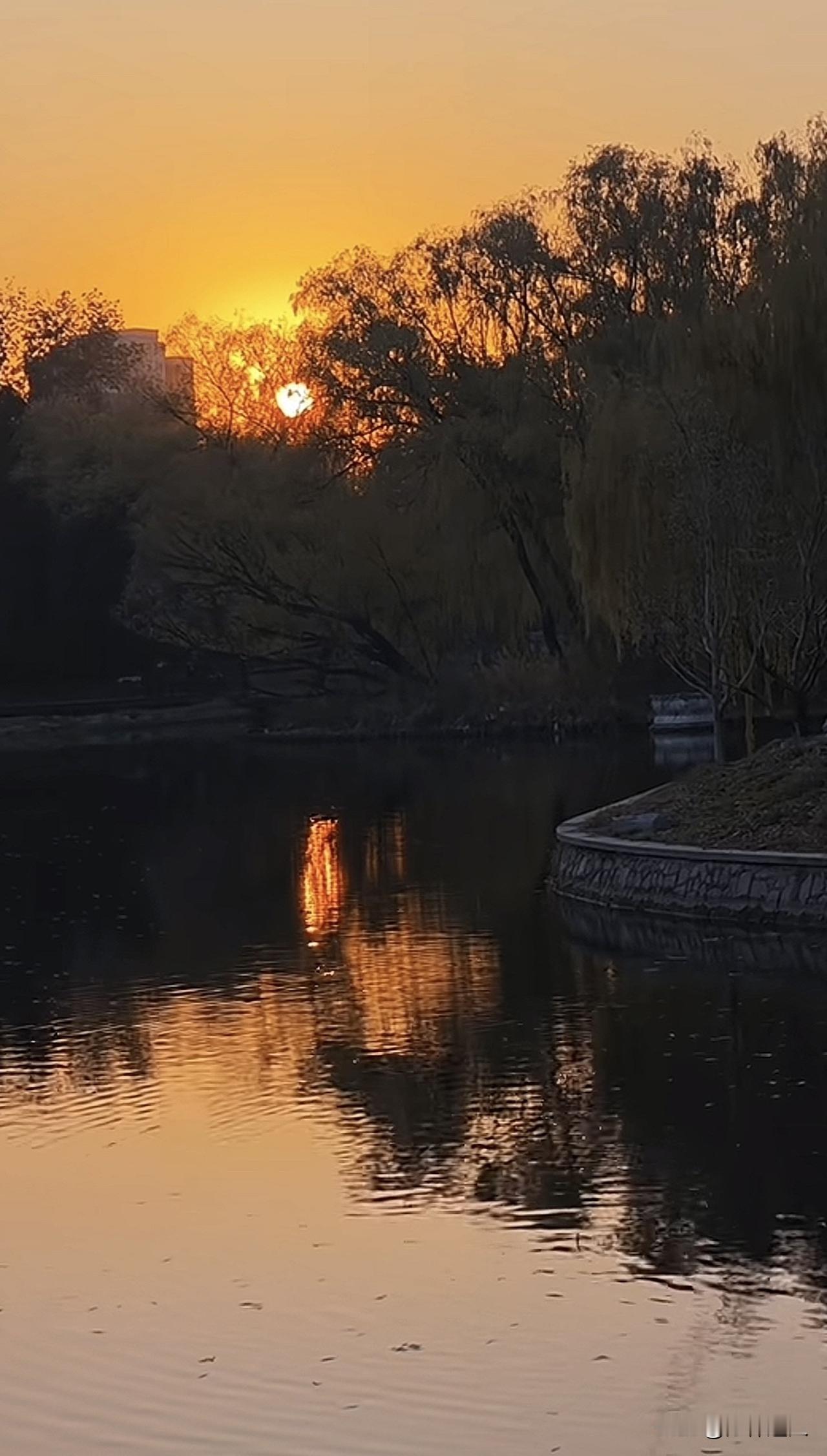 新思维：只要不摆烂，你自灿烂。生活中烂事还是蛮多的，烦心事永远不会消失。不断