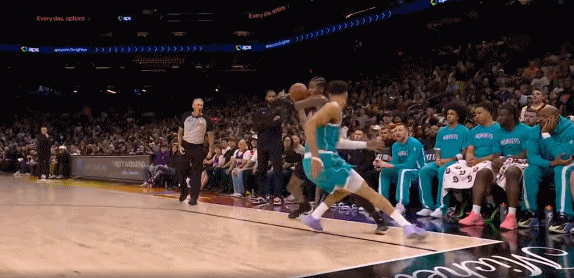 杰伦格林这球有乔丹、科比的影子了！身为得分后卫，这种突破拉杆上篮，以前都是基