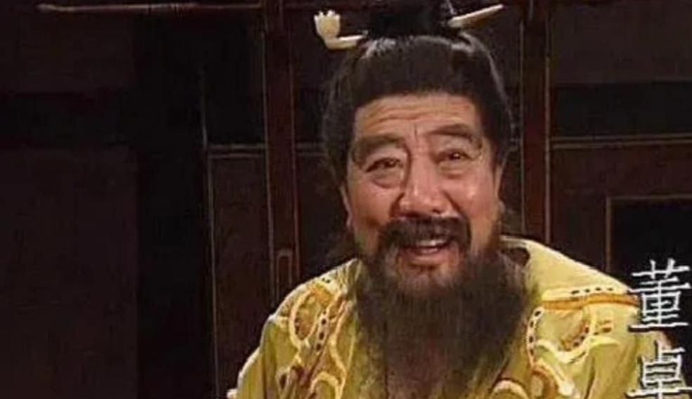 公元189年，董卓进了京城，后宫嫔妃们可就遭了殃。夜里，大摇大摆爬上公主床的流言