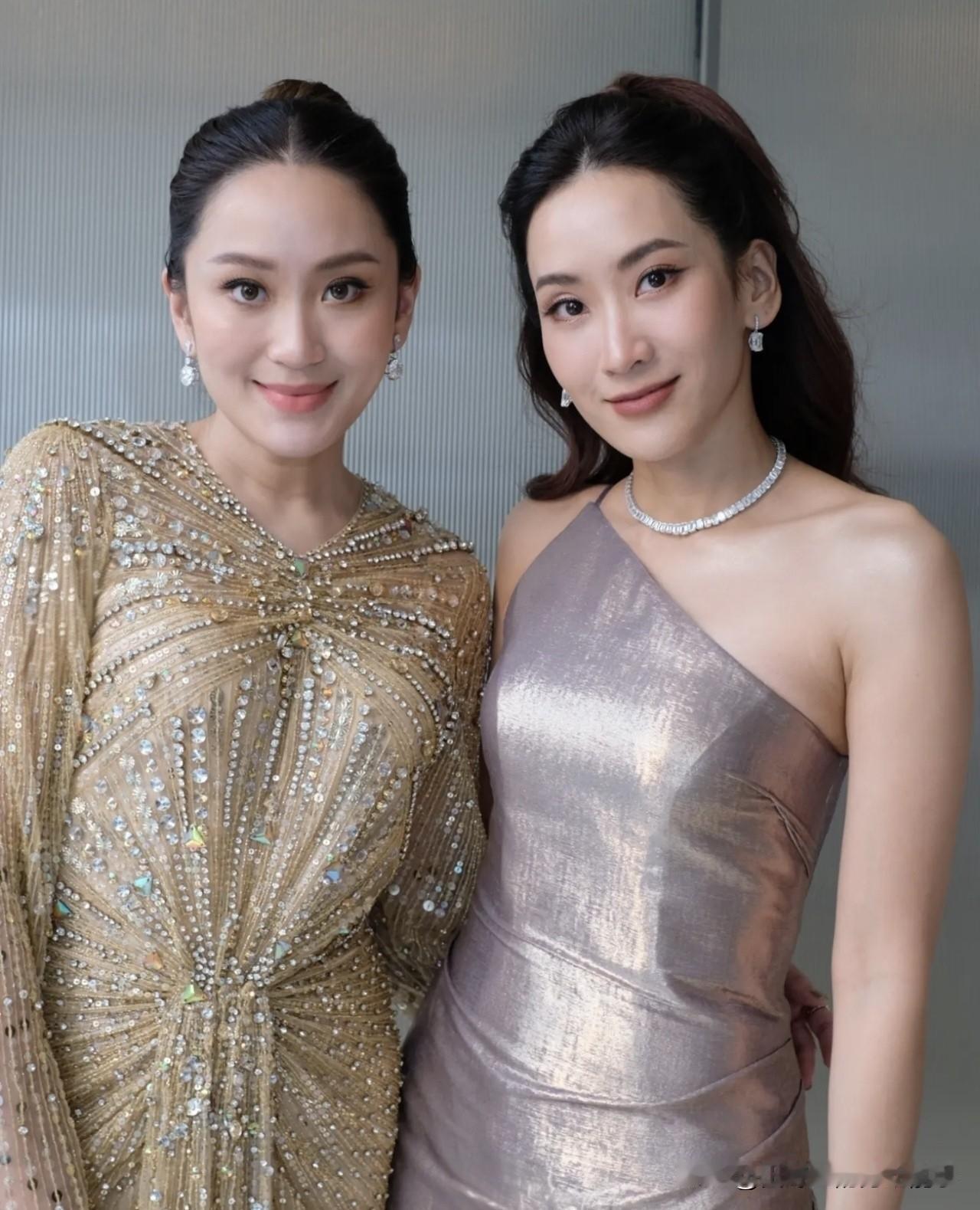 泰国西瓦那家族的一对姐妹花。一个坐镇后方守家业，一个站上风口搏权力。这不是简单的