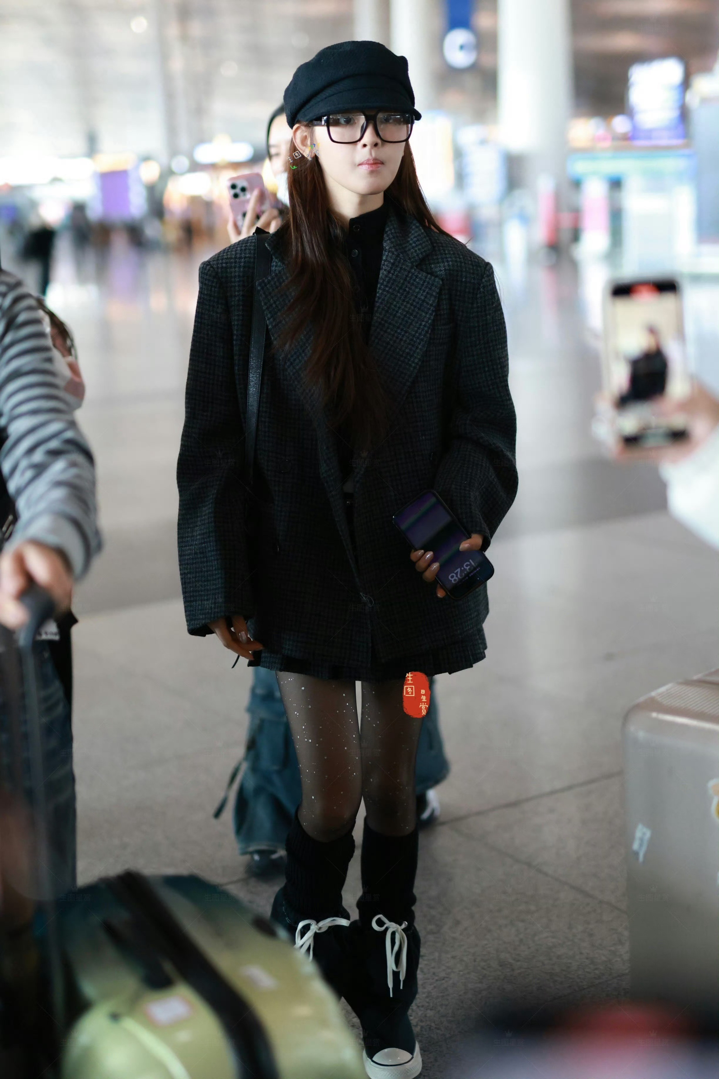 杨超越妹妹机场黑丝