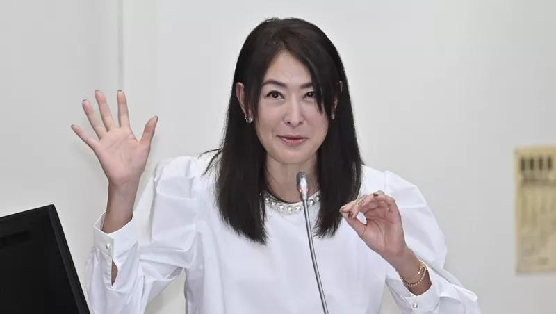 这个贾永婕越来越绿了，自从被民进党安排担任台北101董事长后，贾永婕就不不演了，