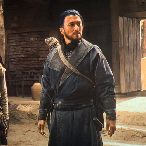 谢霆锋现在真的越来越有味道彻底走上硬汉路线了，这种硬朗帅气反而更显男人味，完全