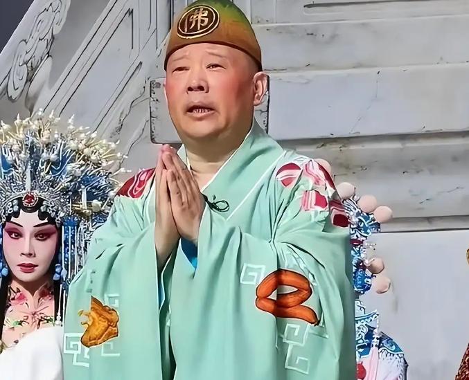 郭德纲摊上事了。 事情起因是在今年7月24号晚上。那天郭德纲带着德云社的麒麟