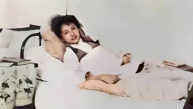 1929年，林徽因刚生了孩子，被撑大的肚子还没恢复，梁思成却拿起相机一顿拍！19