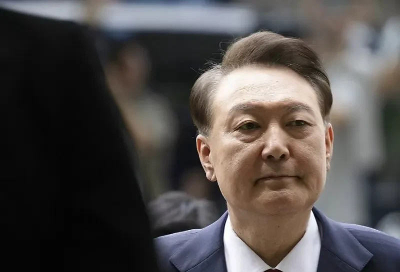 尹锡悦拒绝调查引发争议尹锡悦进了看守所，按理说每天能锻炼