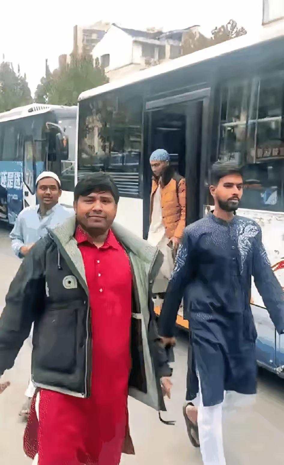 印度人的行为最近实在是太嚣张了，好在咱们中国人真不是盖的，你要嚣张，那就请看