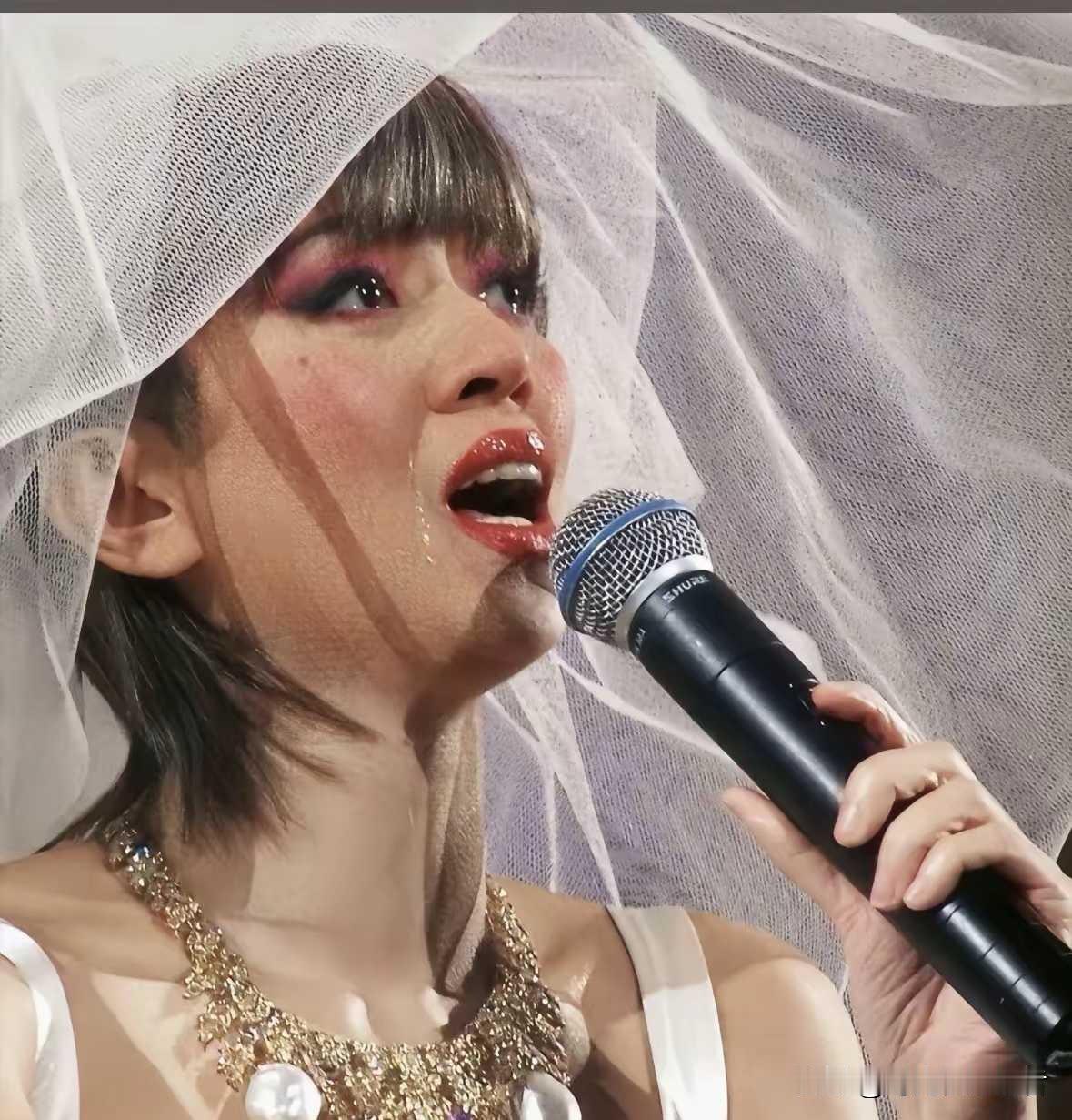 梅艳芳的骨灰被盗走，张国荣的骨灰会不会也有被盗风险，张国荣他的骨灰却不在墓地，而