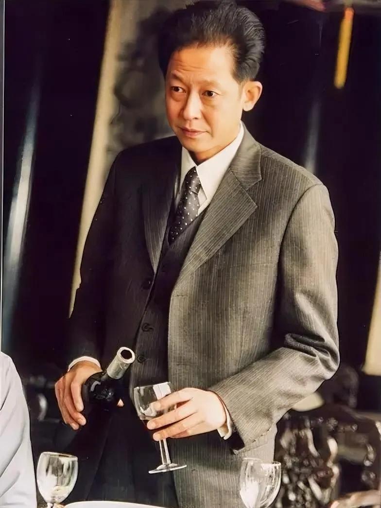 王志文有一句经典台词：“到了一定年龄，没有稳定的收入，没有存款，亲人遇到事