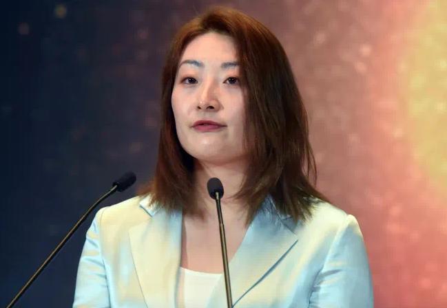 原来宗庆后有4个孩子！外围消息，宗馥莉陷入了一场价值20亿美元的遗产官司，告