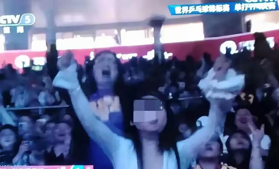 气死我了！梁靖崑和林诗栋怎么打都是内部的，这帮人为啥拼命给甜甜加油。看着陈幸同