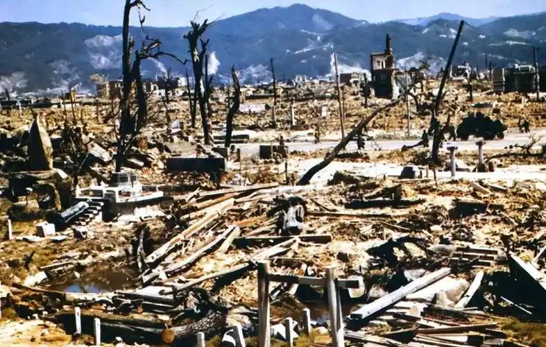 1945年8月，日本本可以早点结束战争，却因为一次判断失误，让整个国家在毁灭边缘