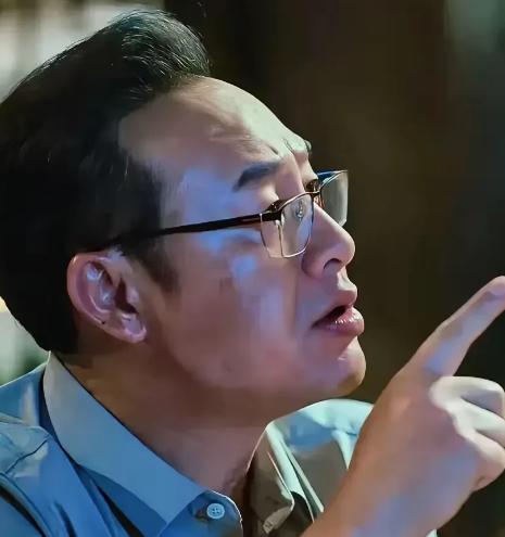 普通人不知道的人情世故：1.第一：逢人就喊“哥、姐”。2.第二：聚会，迟