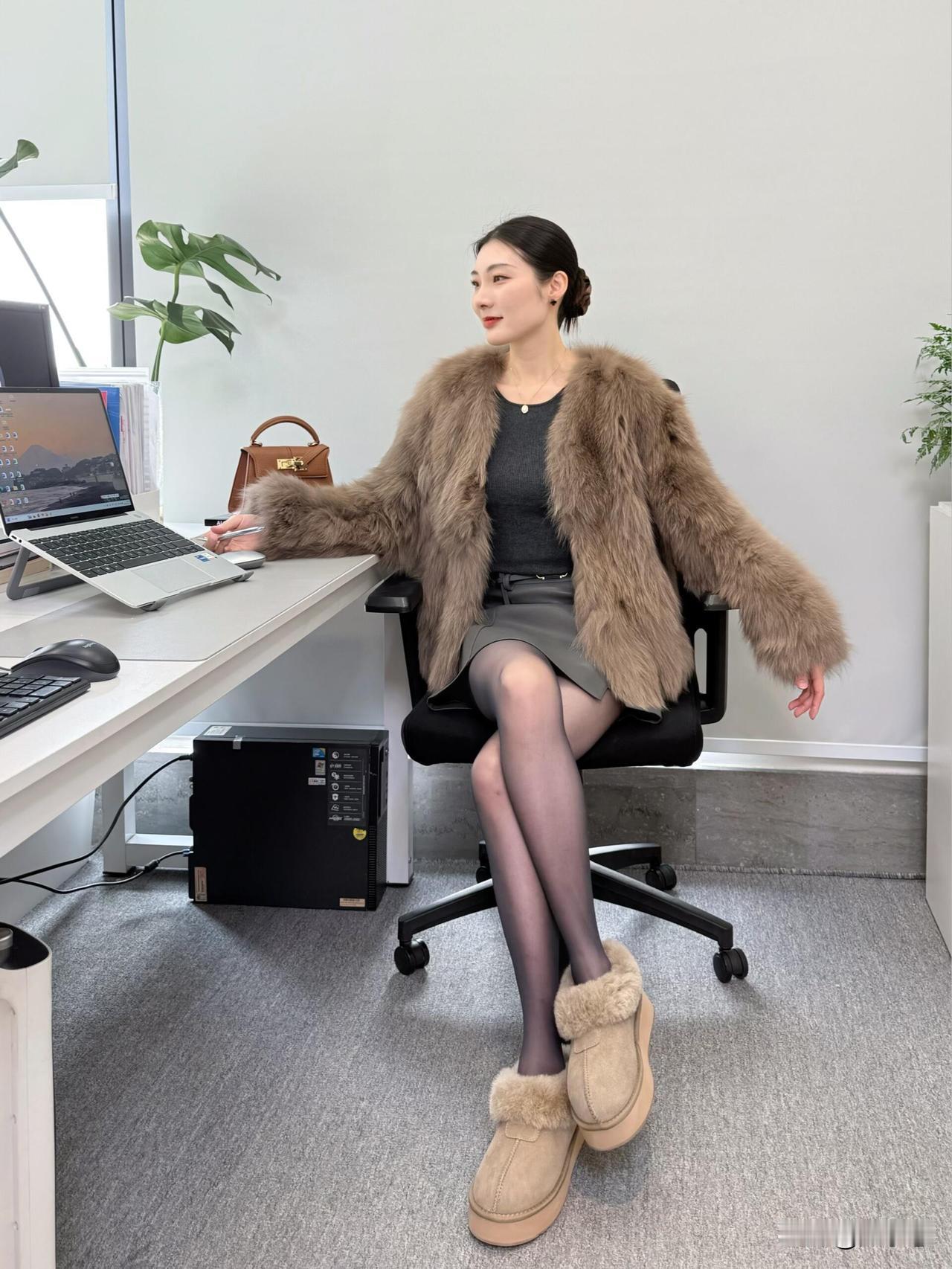 领导的穿搭｜冬天当然少不了百搭黑丝啦||各种风格都能驾驭