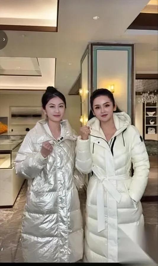 楠姐把500万砸了——不是买超跑别墅，是往需要的人手里塞。她啃着煎饼跟我