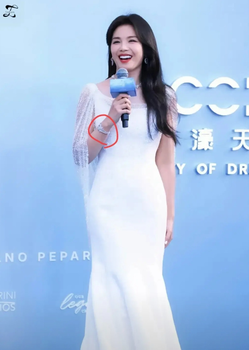 天呐，真是让人猝不及防本来以为刘涛说自己无戏可拍已经够伤心了，没想到却收到了刘