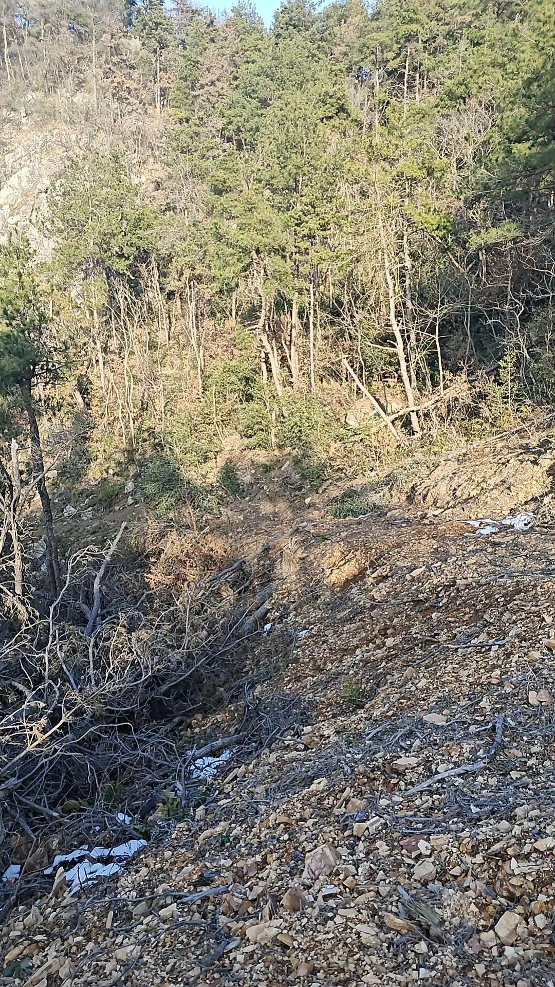 沿着幽暗的古道，发掘了一段隐秘的历史，古寨沿山峦而建，鸟瞰四周，守其一峰万夫莫开