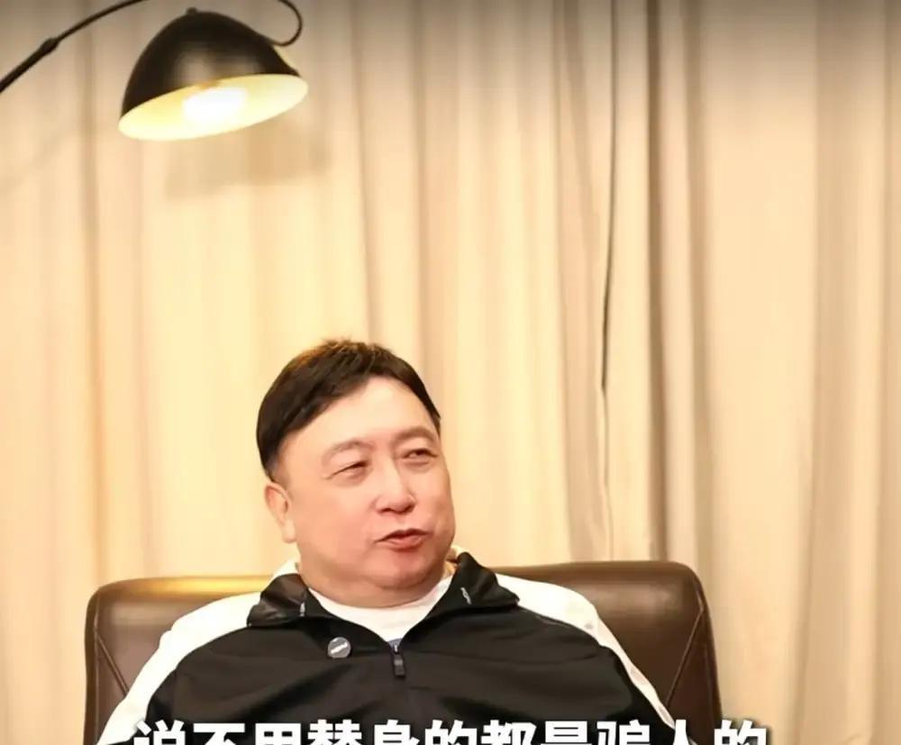 1992年的《城市猎人》片场，导演王晶跟主演成龙当众吵了起来，王晶把手里的剧本直