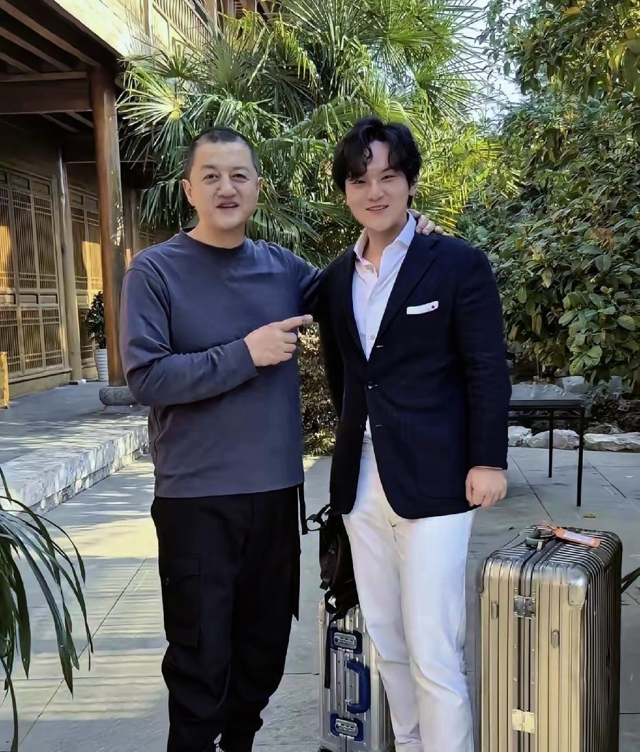 大年初六，李亚鹏去了陈光标家。不是去拜年。是去送陈光标的小儿子陈环保出发。那