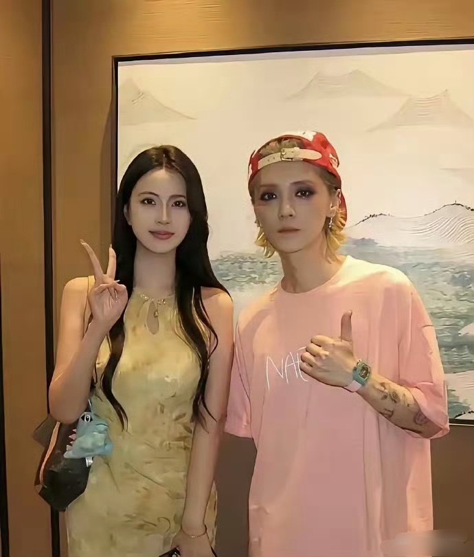 司晓迪看起来挺单纯的，年纪也挺小的，应该不会乱说话吧？