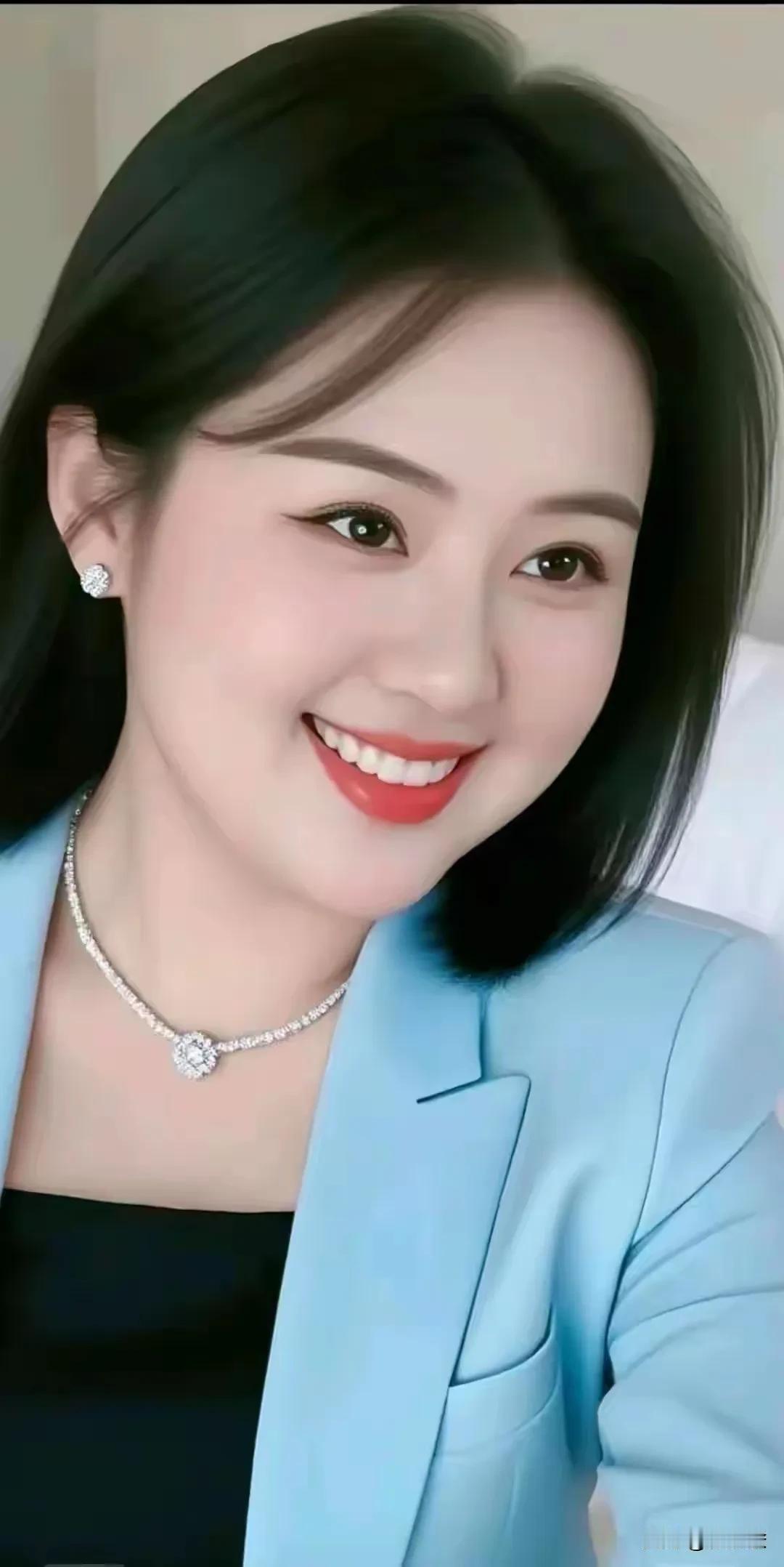 女人如花，岁月如歌。岁月不败美人心。心若年轻，岁月不老。心态平和，不急不躁，女人