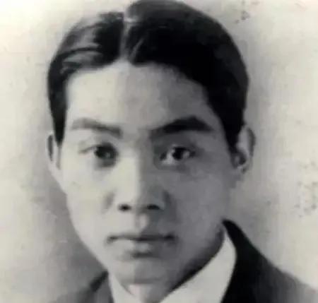 1941年，黄蜀澄暴露了，上级让他马上转移。他收到通知很淡定，晚上还去一位老师家