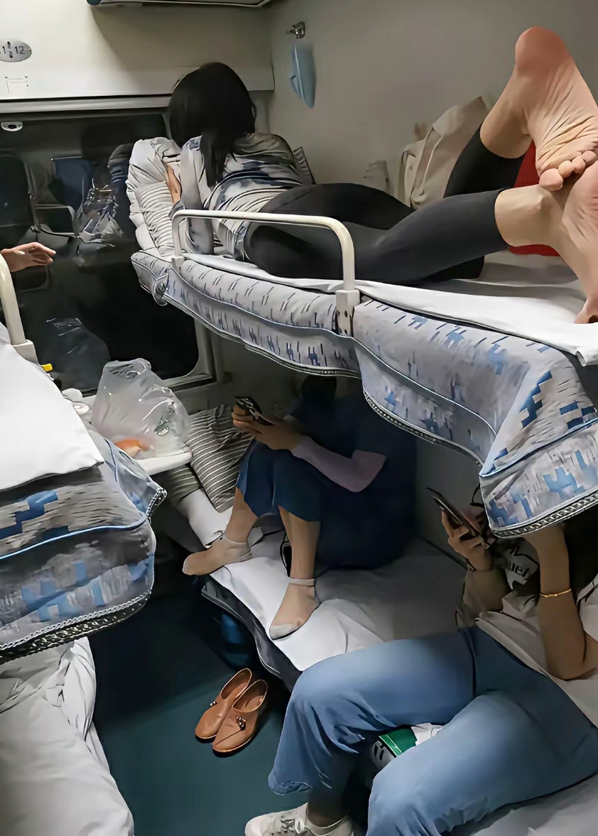 售票员，我的卧铺怎么在这里，你是过意的吗？