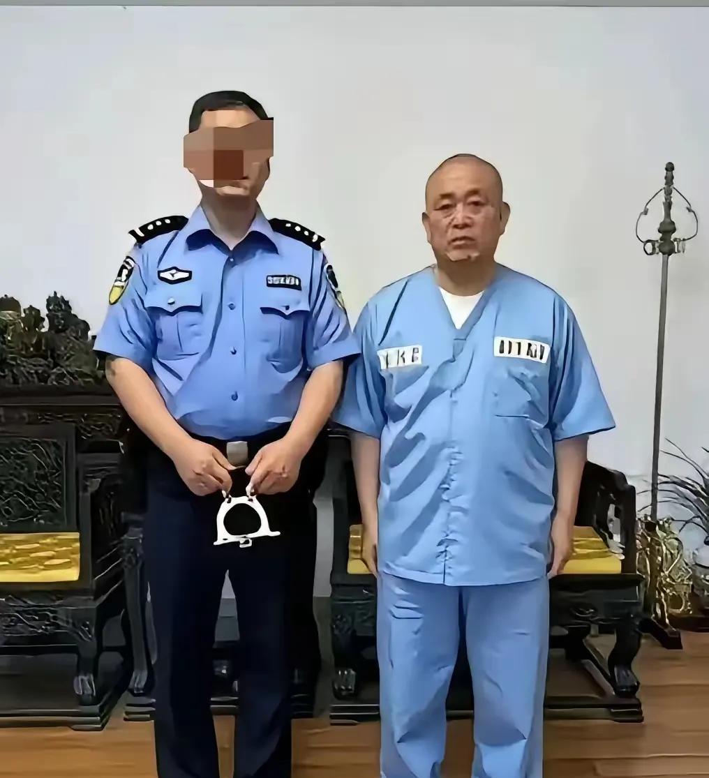 释永信，1999年披上袈裟成为方丈，到2025年因刑事犯罪被调查带走，历时