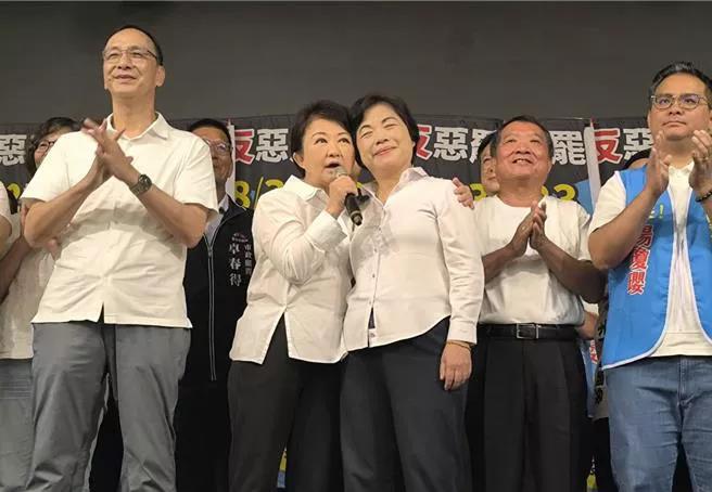 823罢免投票在即，杨琼璎今天在台中市大雅区举办后援会成立大会，台中市长卢秀燕以