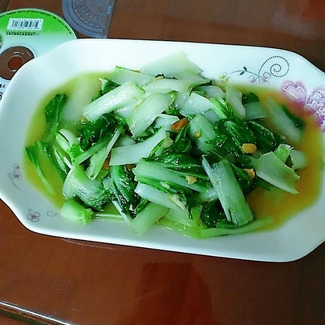 哈喽，小伙伴们！今天我要给大家带来两道超级实用、超级简单、超级好吃的家常菜！不用