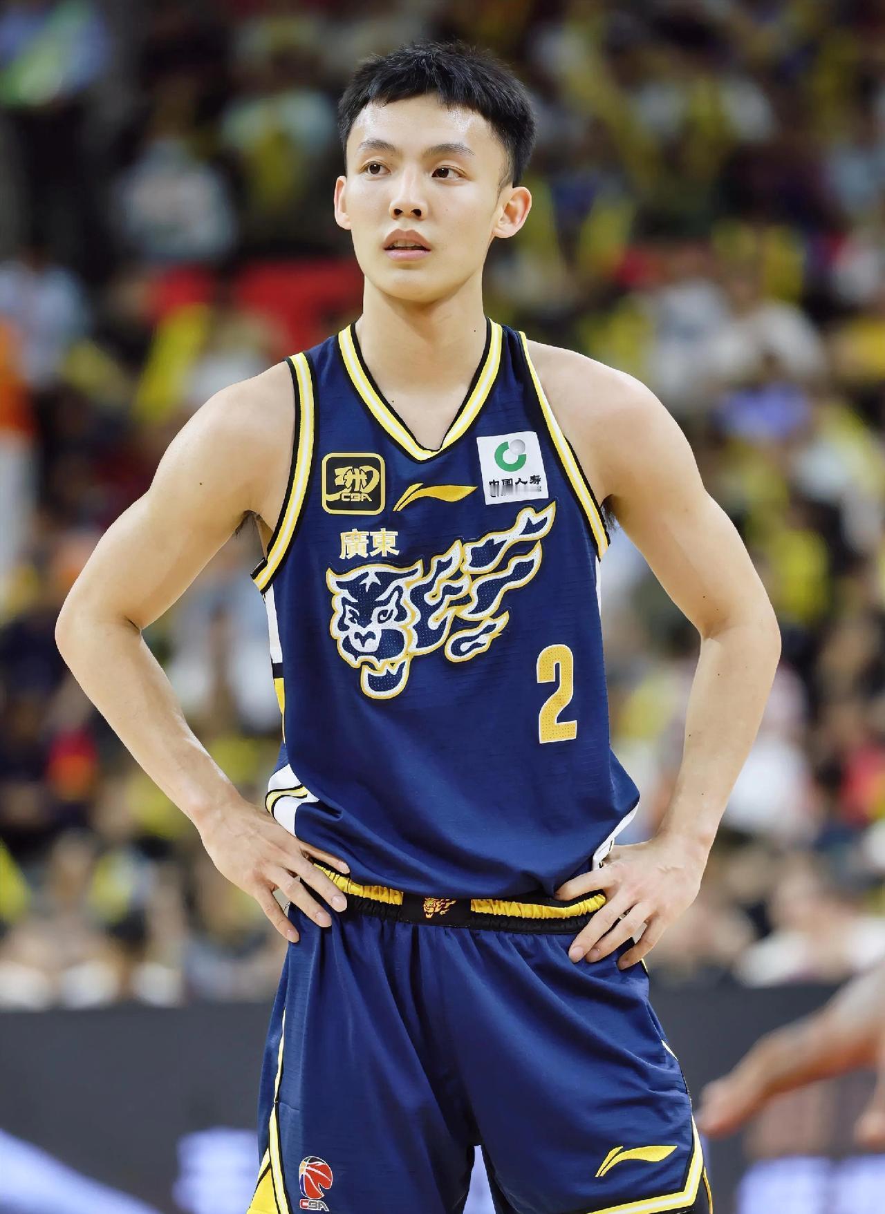 太精彩了！广东110-105险胜深圳，这3人是赢球功臣！1. 奎因，广东外线的