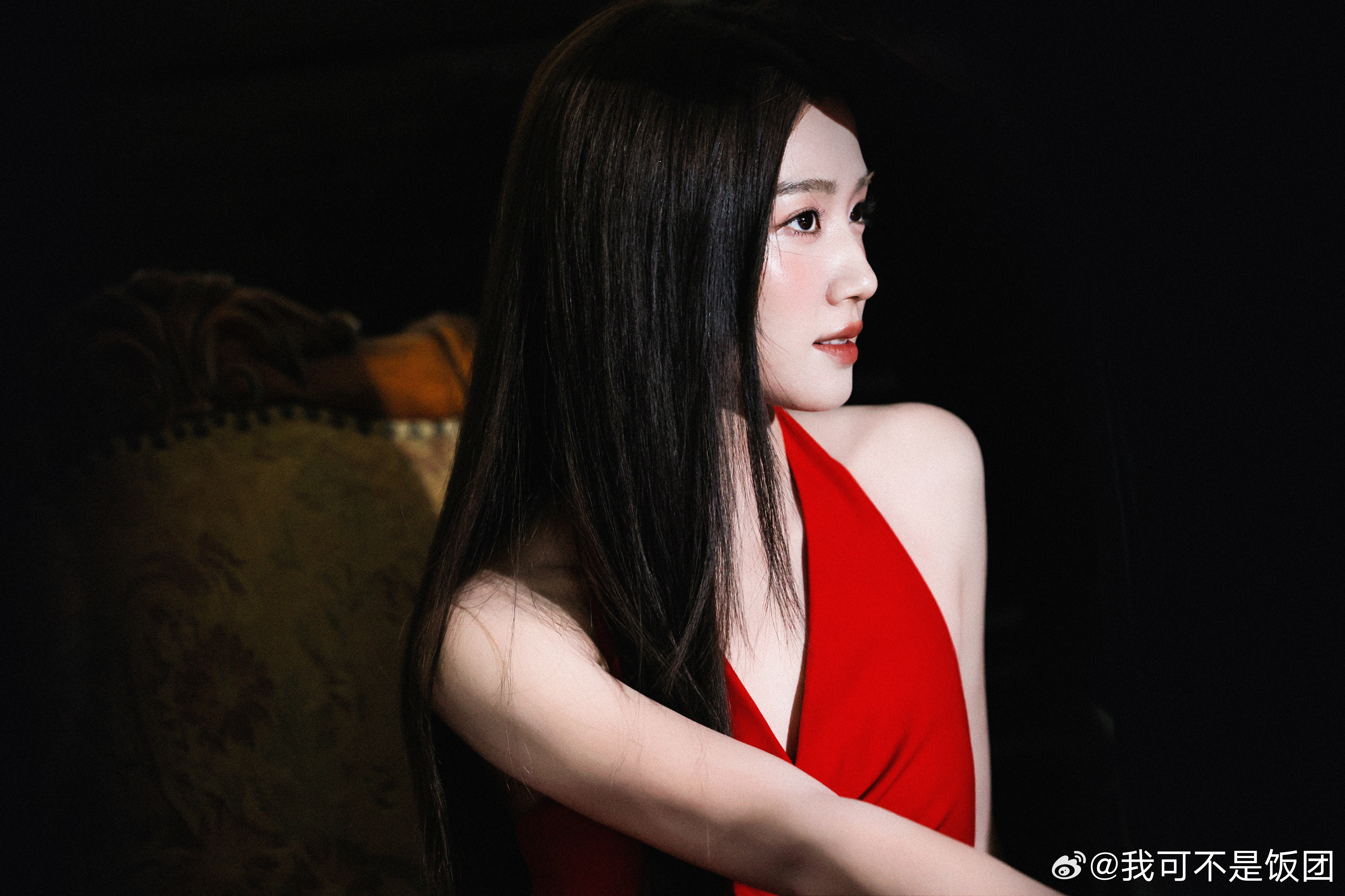 卢昱晓早该这么穿了世界上最适合红裙的女人出现了…卢昱晓你早该这么穿了！真是不要太