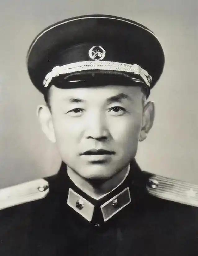 1951年，140师参谋长黎原仗打得太漂亮，资历却偏浅，军长为了把他扶上去，接连