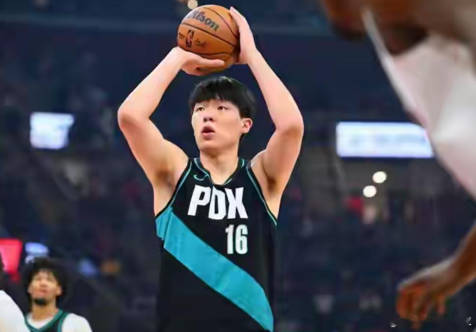 状态爆棚！杨瀚森G联盟首节7分钟砍10分2记三分北京时间12月5日，NBA