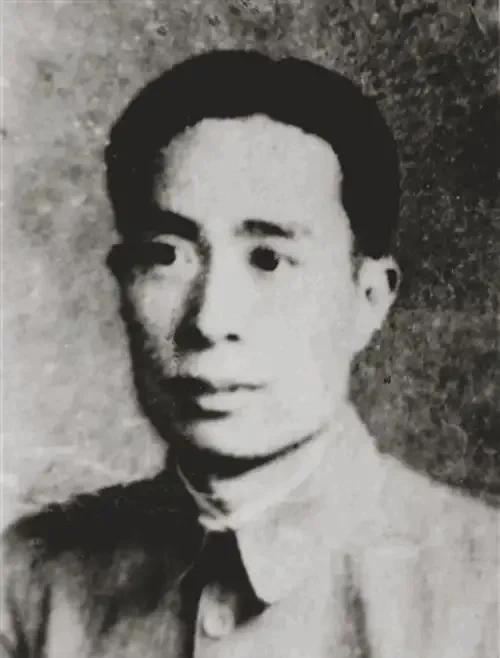 1944年4月19日，三百多日军趁着大雾爬上了郑州城墙，城墙守军一击即溃，日军轻