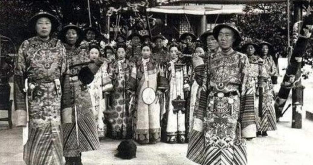 1908年，慈禧太后死后，李莲英便失去了最大的靠山，为慈禧守孝100天后，李莲英
