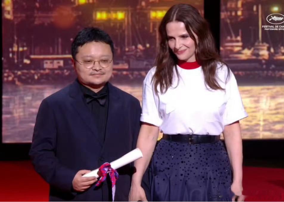 特别奖不是新设立的之前也有影片拿过，不是安慰奖也不是每届都发，授予独特艺术风格的