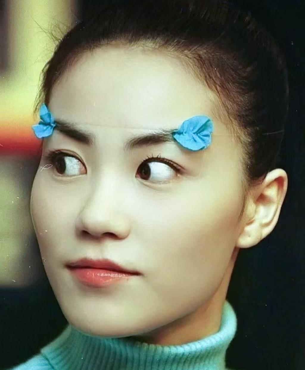 王菲因为唱歌实力太强导致相当一部分人都忽略了她的颜值，她真的很美。我总觉得，